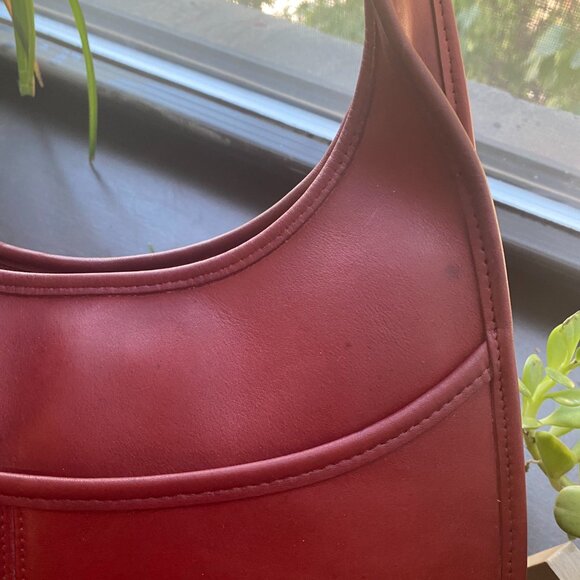 Vintage Coach Ergo 9033 bag in red - Picture 7 of 7